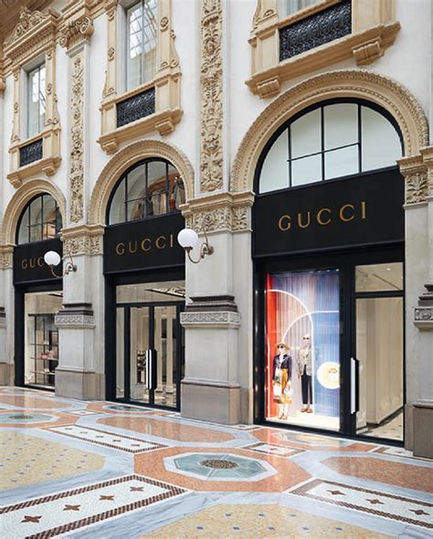 negozi gucci milano|Gucci makeup milano.